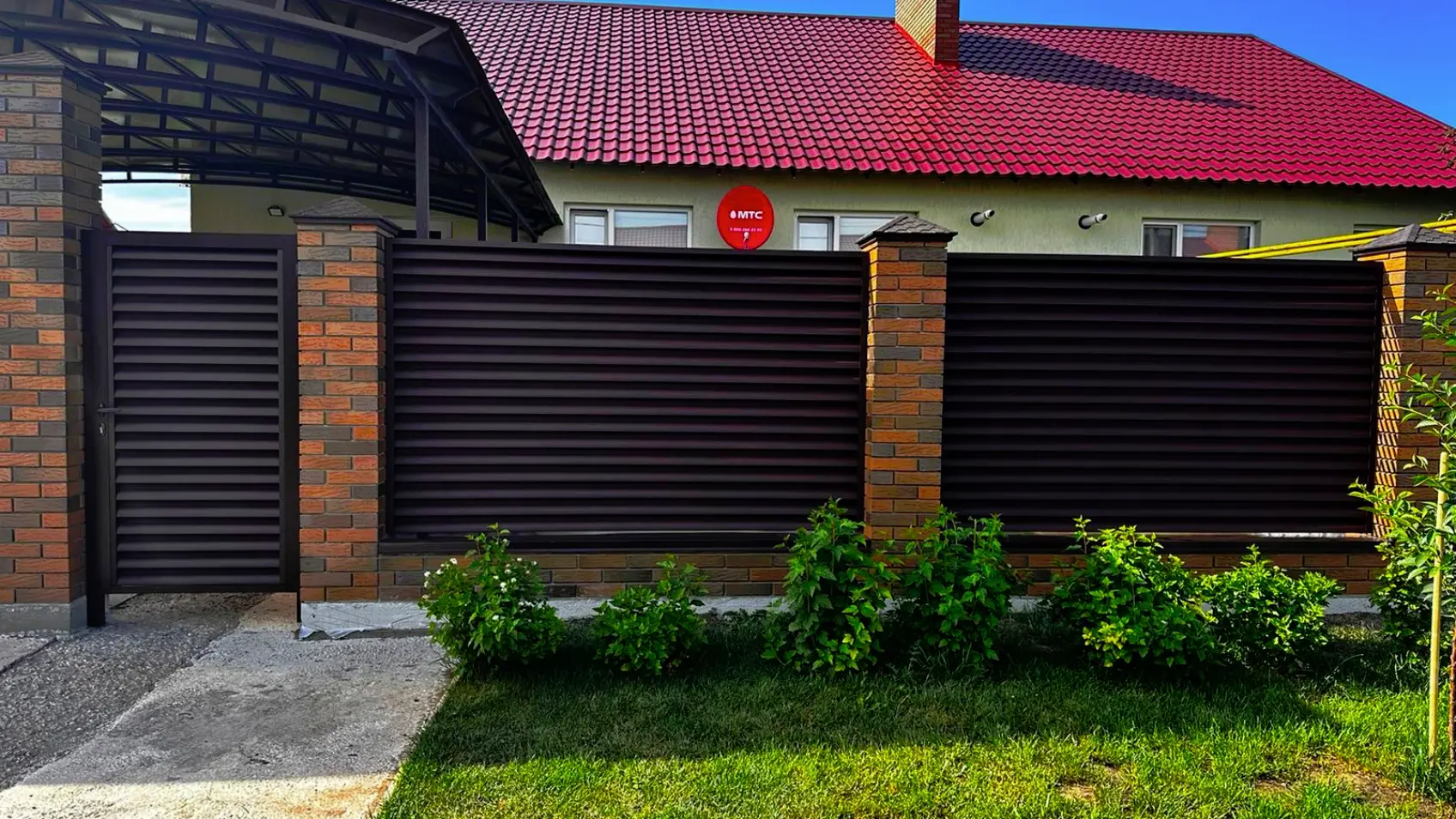 Фото 4 забор Еврожалюзи RAL8017 МАТТЕ Коричневый двусторонний