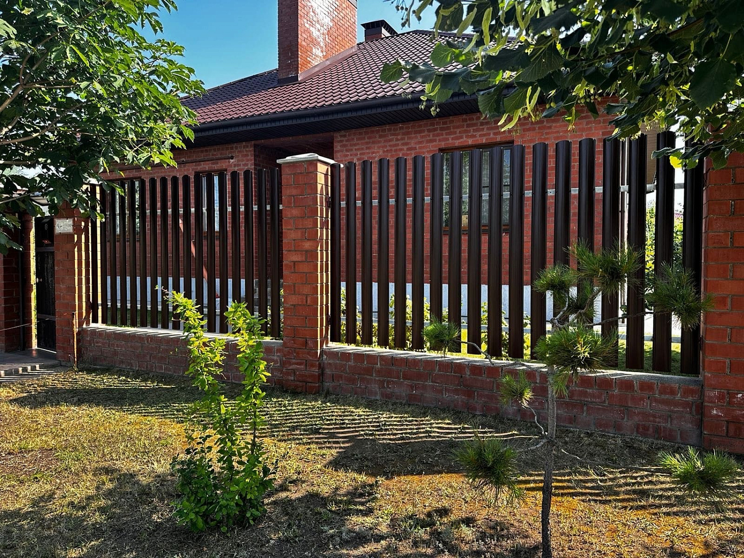 Евроштакетник фигурный 34м RAL8017 Шоколад Полиэстер